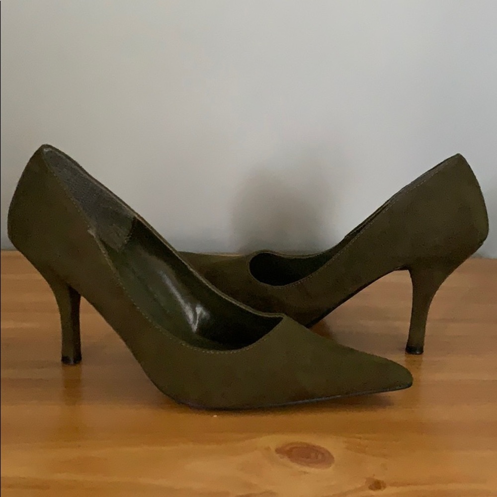 Pointy toe heels